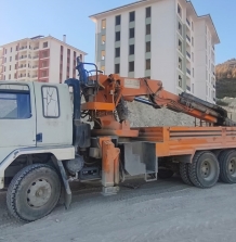 CARGO ÜZERİNDE KAYALAR MARKA 25 TONLUK VİNÇ