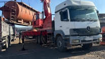 MERCEDES ÜZERİNDE 50 TONLUK ÇİFT KIRMA VİNÇ